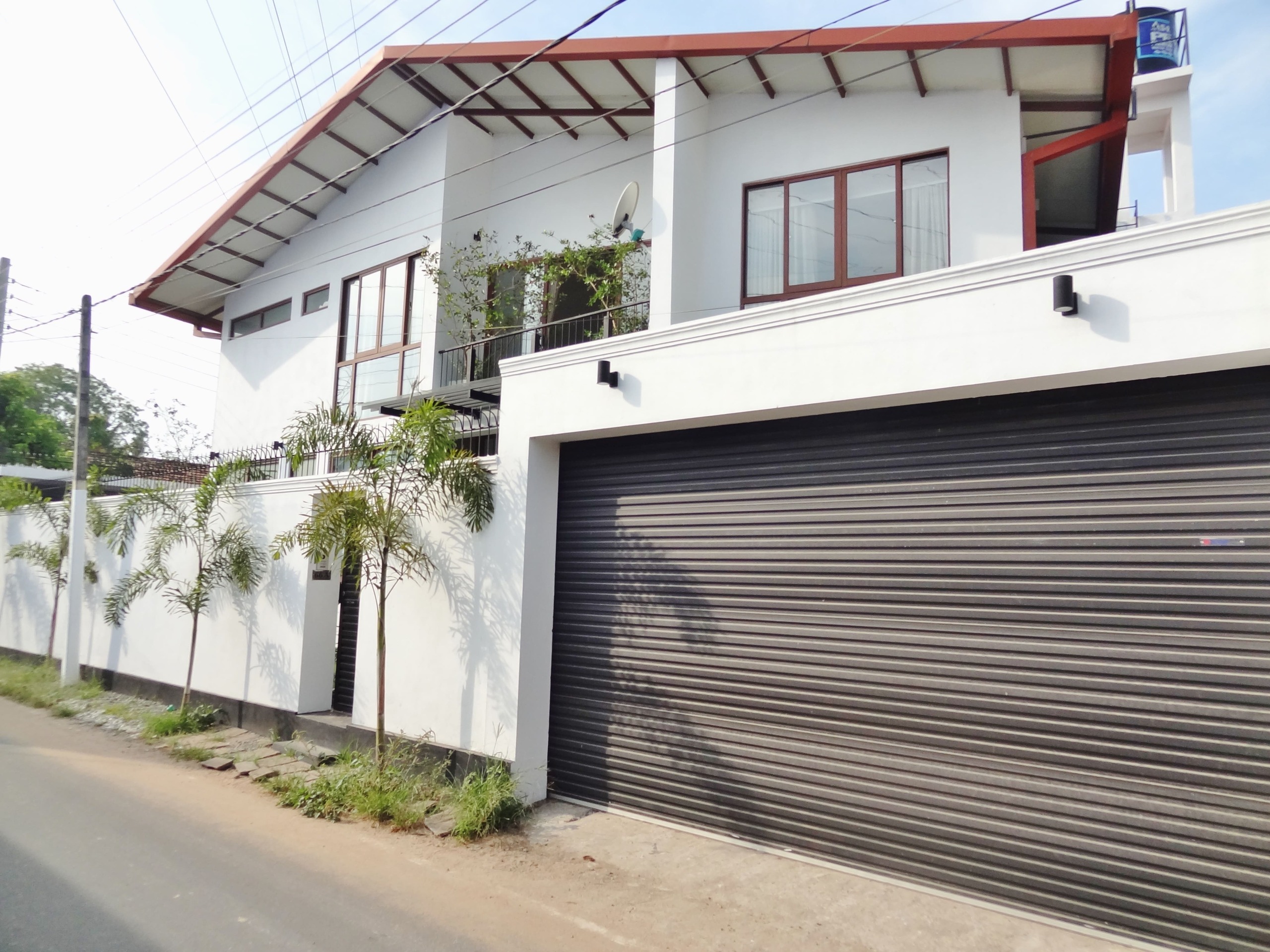 Three Bed House for Rent in Battaramulla [HR 03]