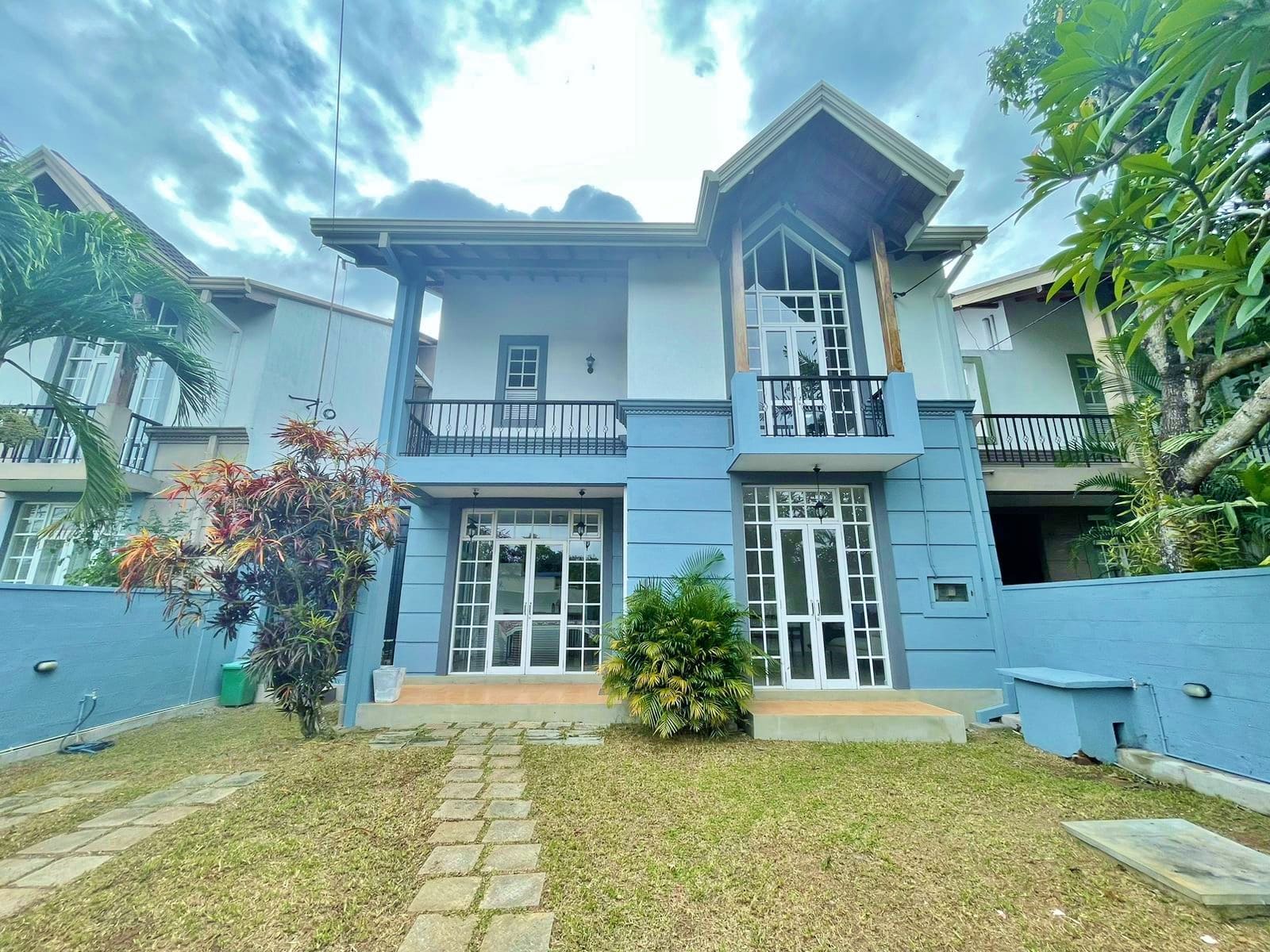Spacious 4-Bed Home in a Peaceful Gated Community in Rajagiriya [HS 01]