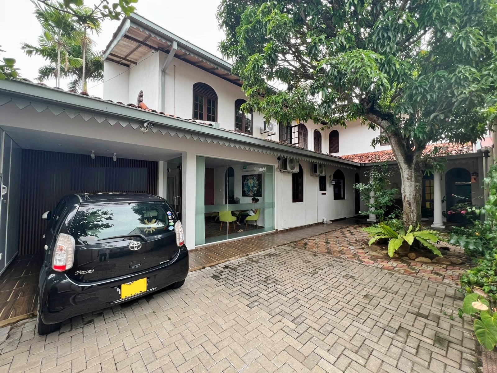 Peaceful & Private Residence For Sale in Colombo 07 [HS 10]