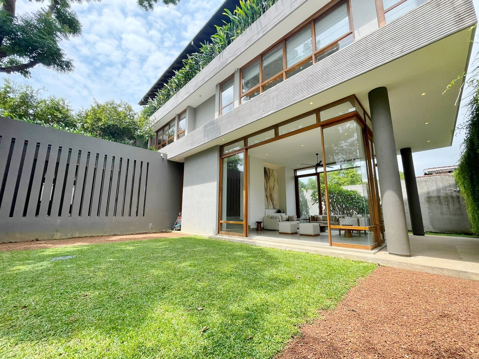 Luxury House for Rent in Nawala [HR 04]